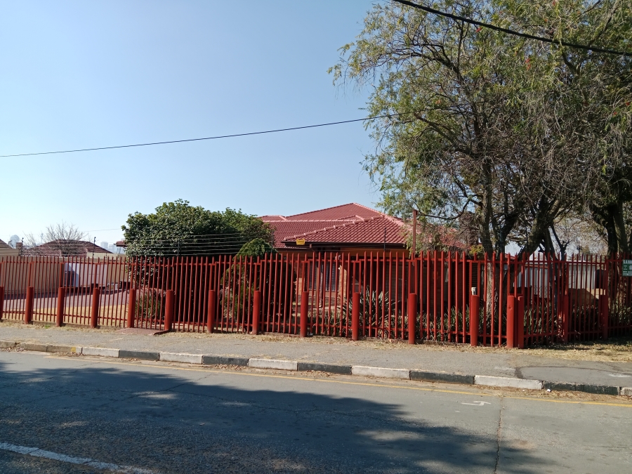 3 Bedroom Property for Sale in Robertsham Gauteng