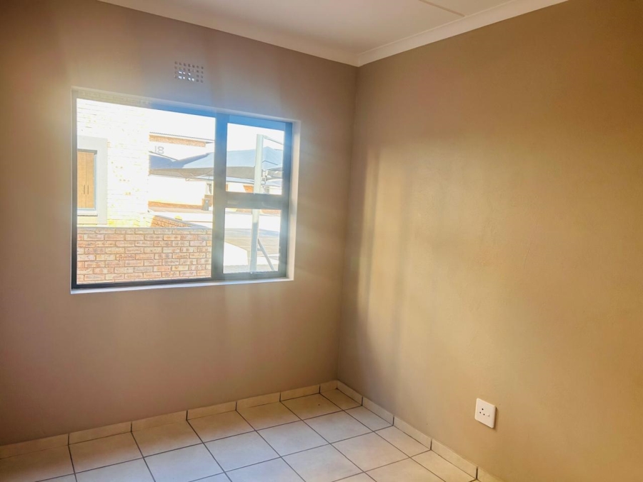 2 Bedroom Property for Sale in Cloverdene Gauteng