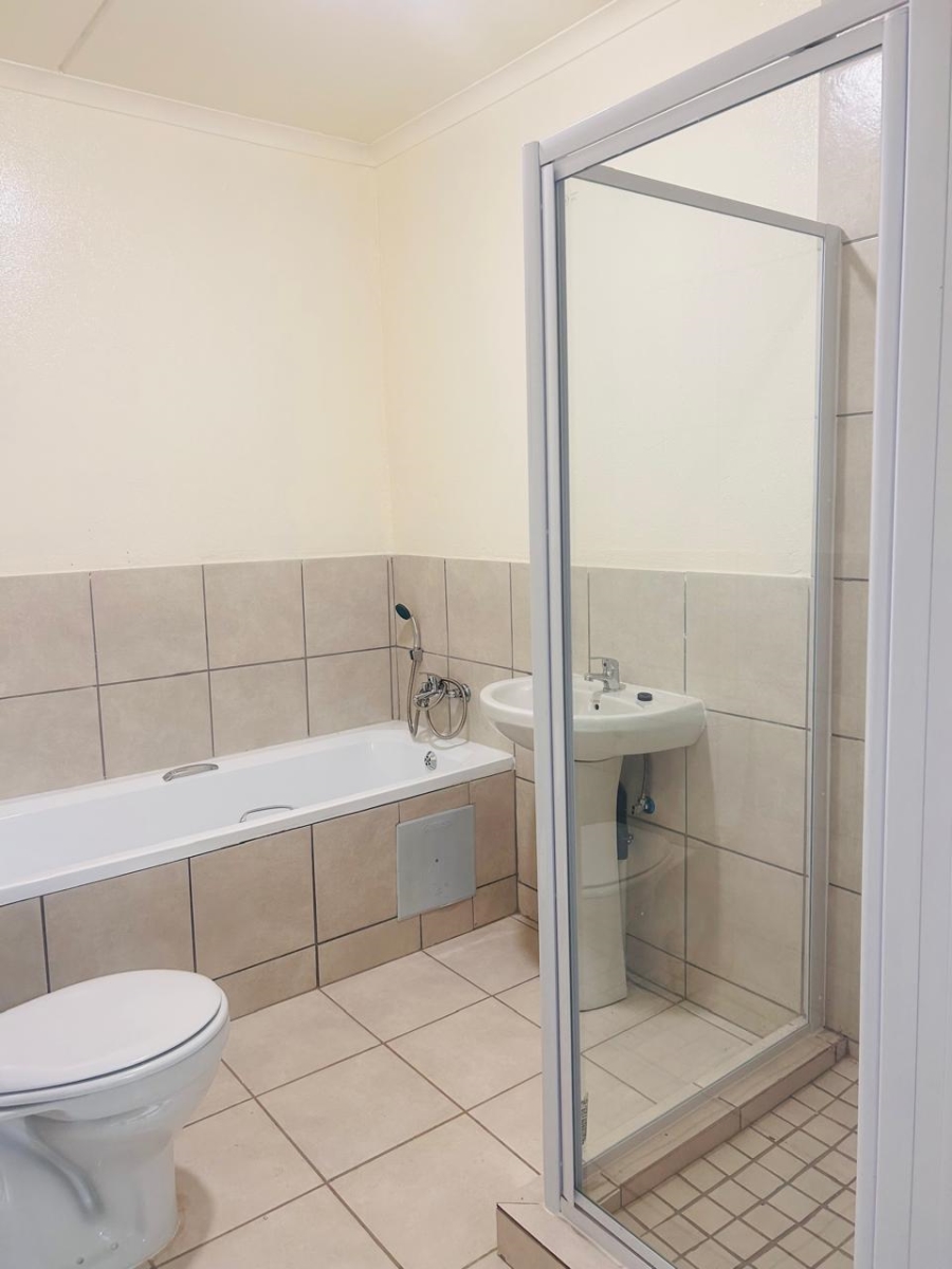 2 Bedroom Property for Sale in Cloverdene Gauteng