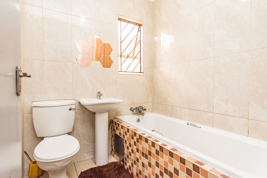 2 Bedroom Property for Sale in Fleurhof Gauteng