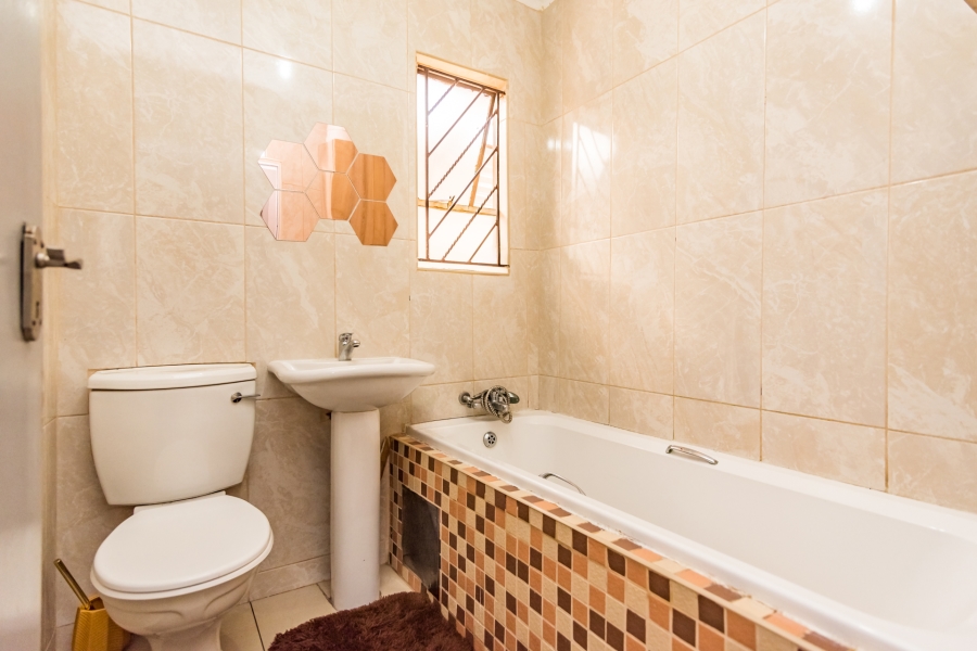2 Bedroom Property for Sale in Fleurhof Gauteng