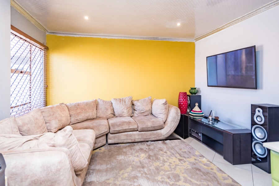 2 Bedroom Property for Sale in Fleurhof Gauteng