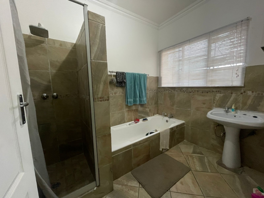 To Let 4 Bedroom Property for Rent in Three Rivers Gauteng