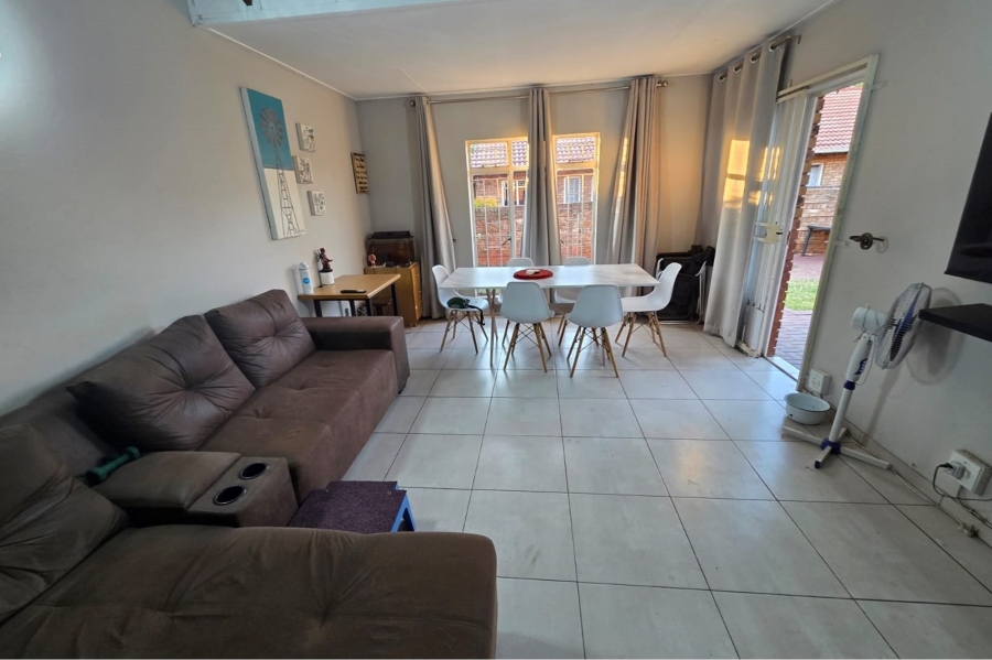 4 Bedroom Property for Sale in Eldoraigne Gauteng