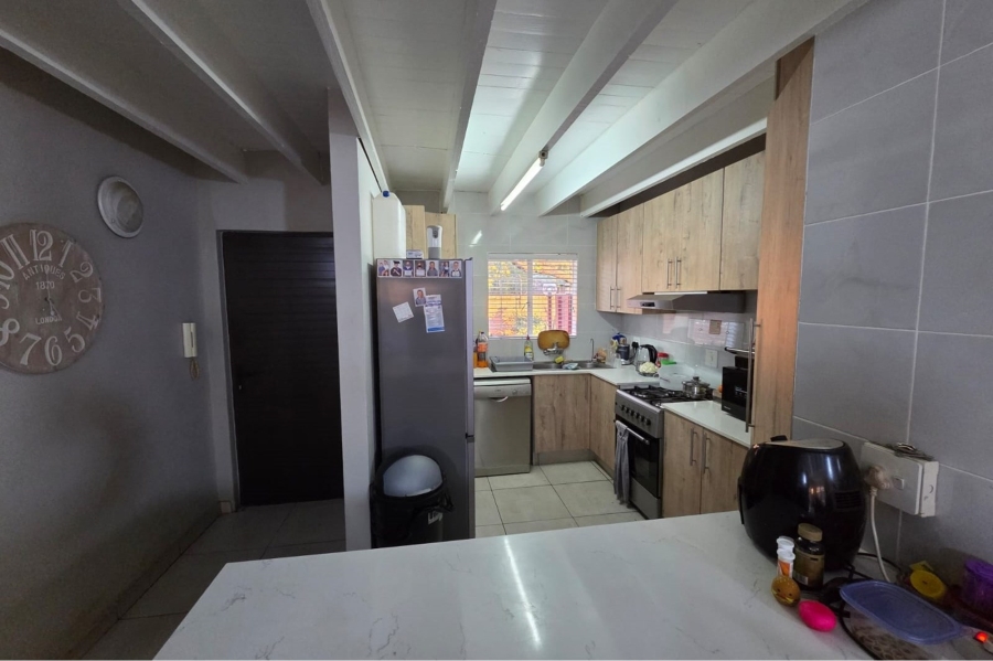 4 Bedroom Property for Sale in Eldoraigne Gauteng