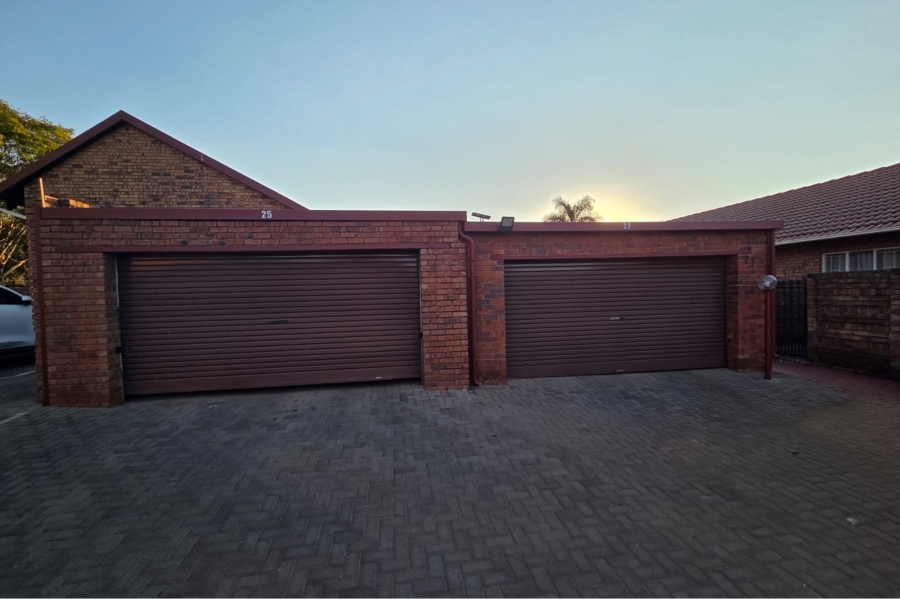 4 Bedroom Property for Sale in Eldoraigne Gauteng