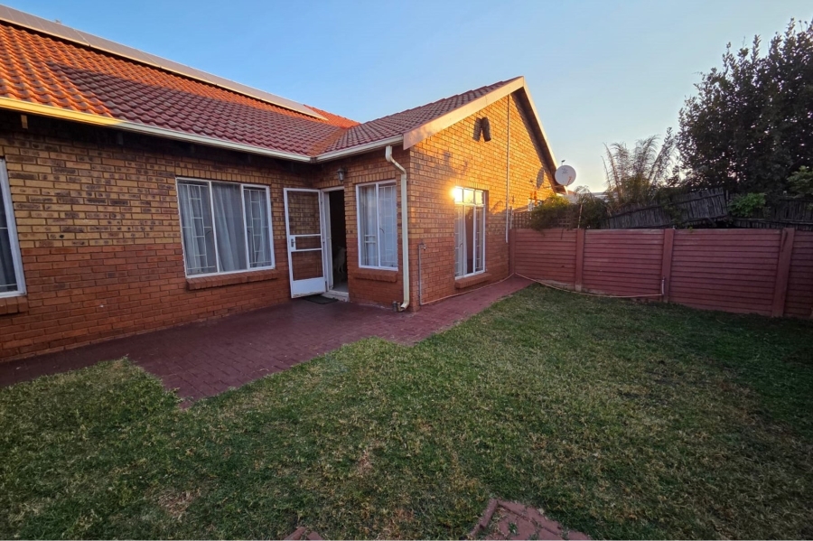 4 Bedroom Property for Sale in Eldoraigne Gauteng