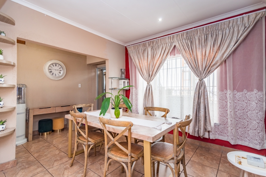 5 Bedroom Property for Sale in Roodekrans Gauteng