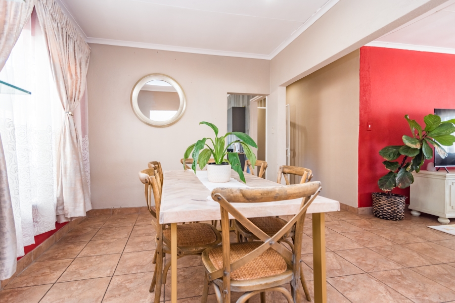 5 Bedroom Property for Sale in Roodekrans Gauteng
