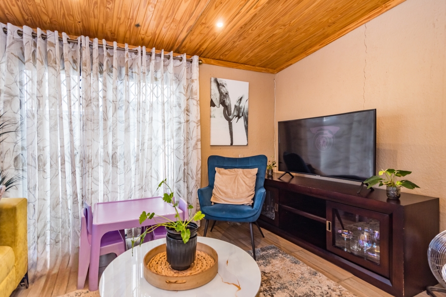 5 Bedroom Property for Sale in Roodekrans Gauteng