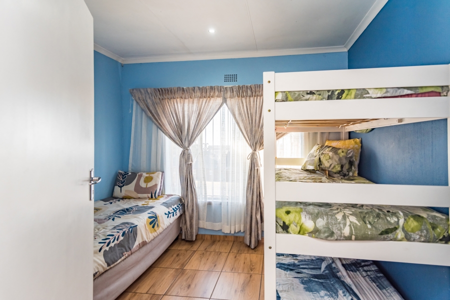 5 Bedroom Property for Sale in Roodekrans Gauteng