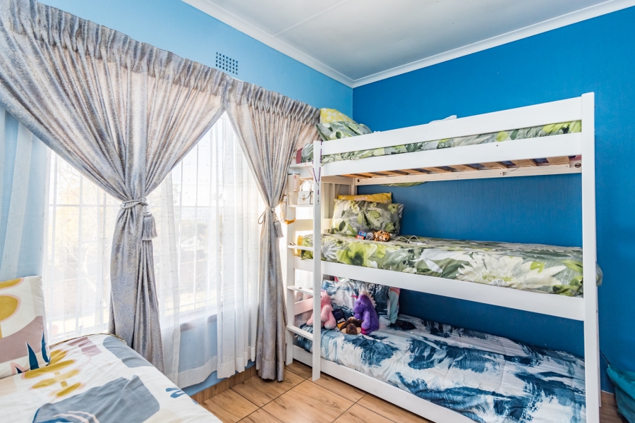 5 Bedroom Property for Sale in Roodekrans Gauteng