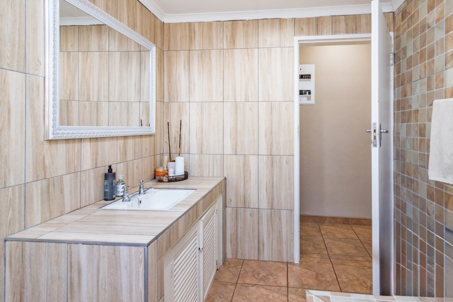 5 Bedroom Property for Sale in Roodekrans Gauteng