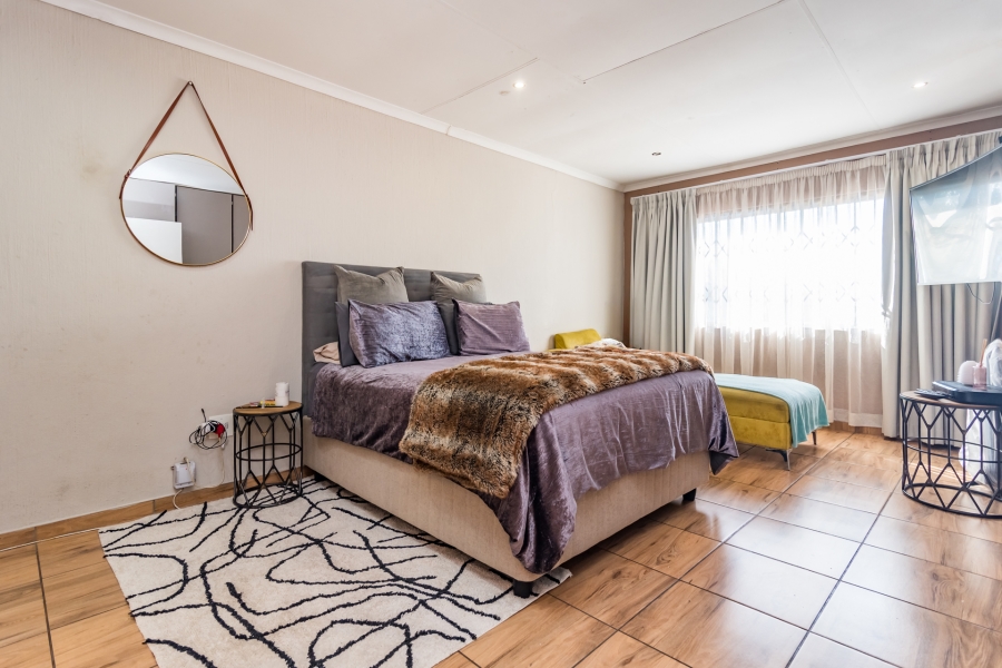 5 Bedroom Property for Sale in Roodekrans Gauteng