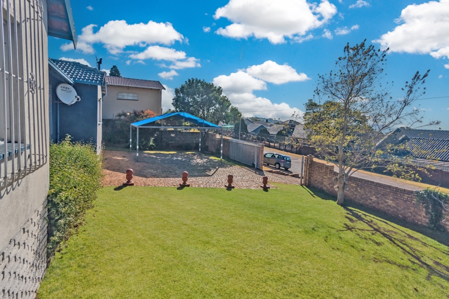 5 Bedroom Property for Sale in Roodekrans Gauteng