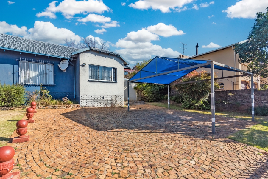 5 Bedroom Property for Sale in Roodekrans Gauteng