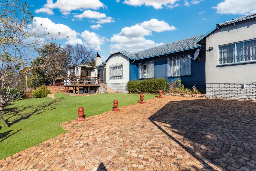 5 Bedroom Property for Sale in Roodekrans Gauteng