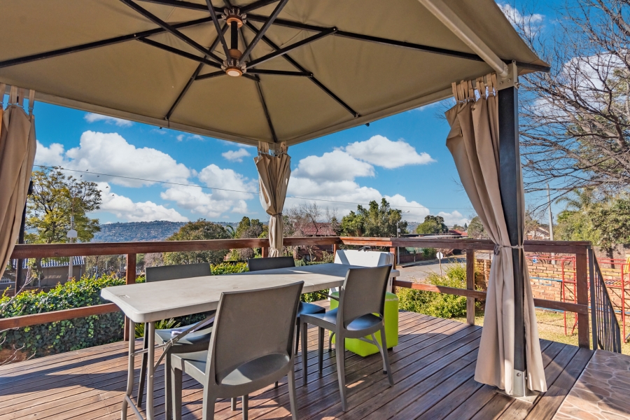 5 Bedroom Property for Sale in Roodekrans Gauteng