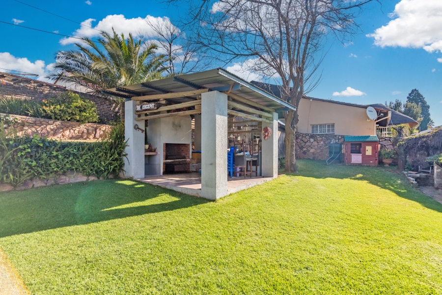 5 Bedroom Property for Sale in Roodekrans Gauteng
