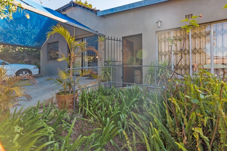 5 Bedroom Property for Sale in Roodekrans Gauteng