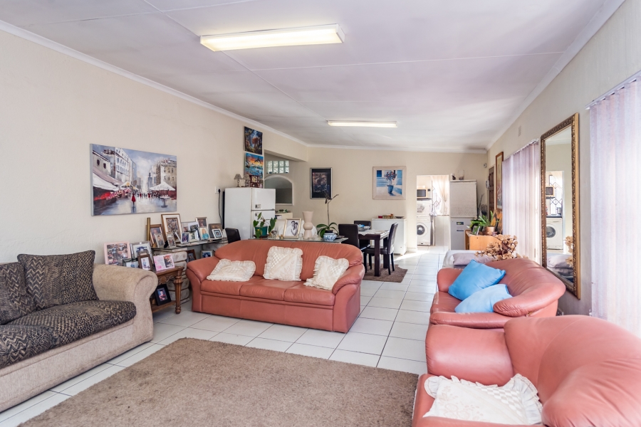 5 Bedroom Property for Sale in Roodekrans Gauteng
