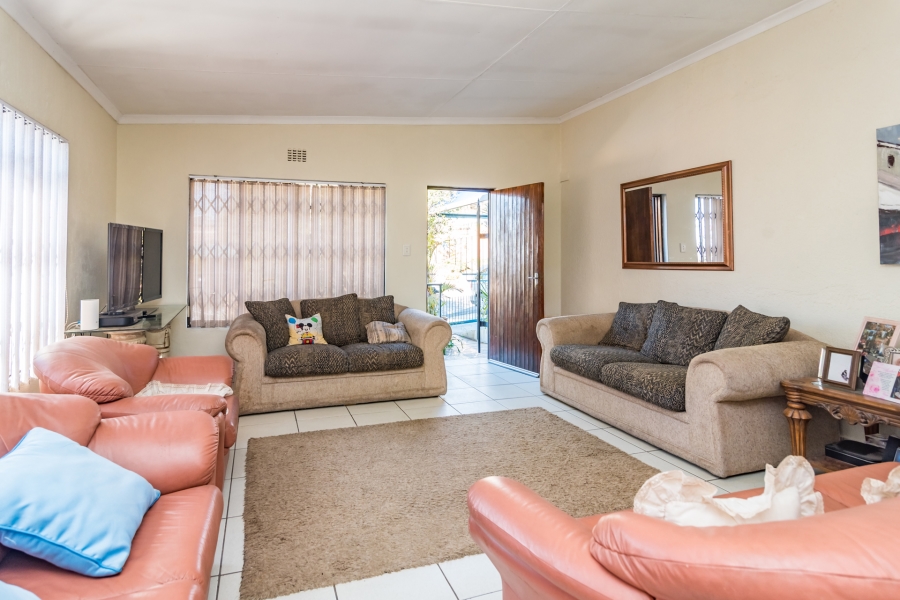 5 Bedroom Property for Sale in Roodekrans Gauteng