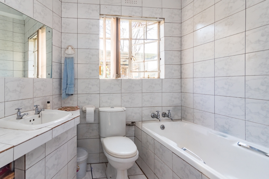 5 Bedroom Property for Sale in Roodekrans Gauteng