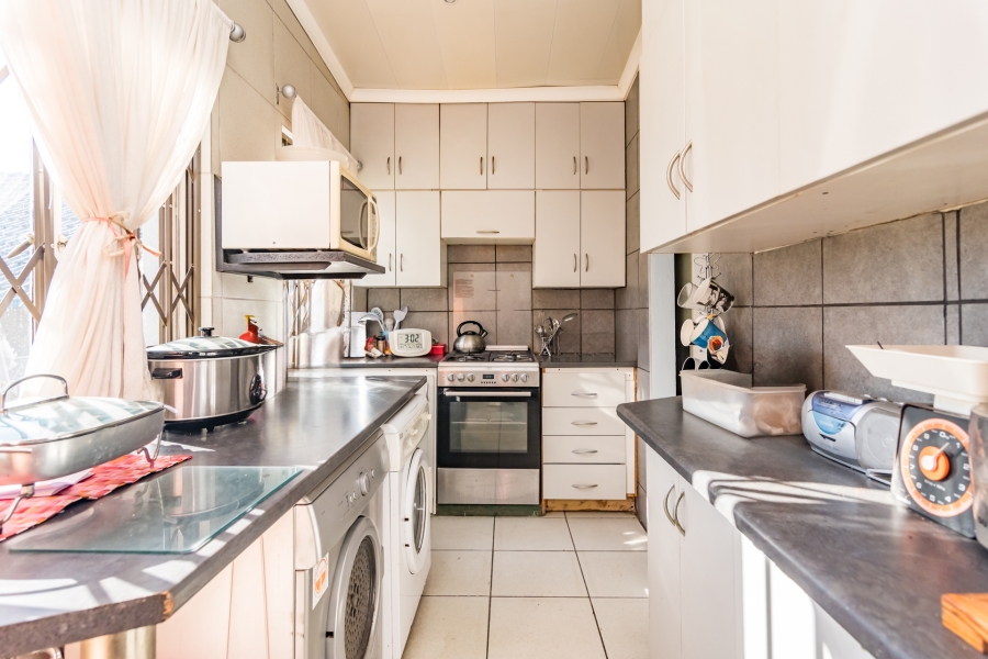 5 Bedroom Property for Sale in Roodekrans Gauteng