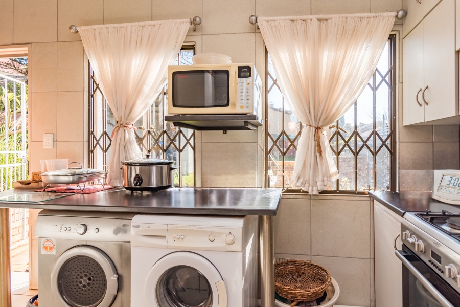 5 Bedroom Property for Sale in Roodekrans Gauteng