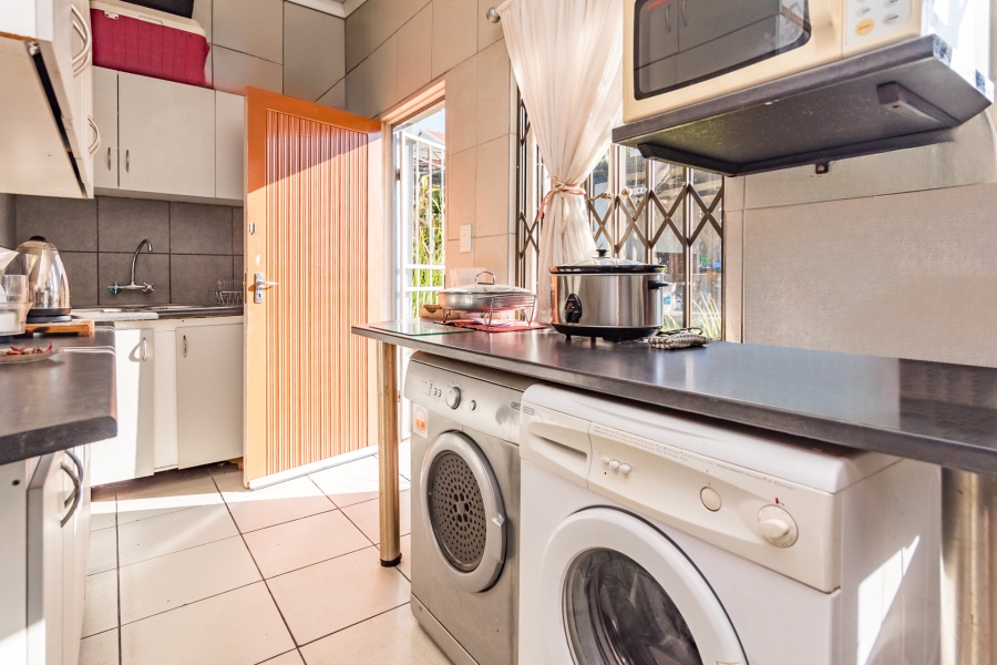 5 Bedroom Property for Sale in Roodekrans Gauteng