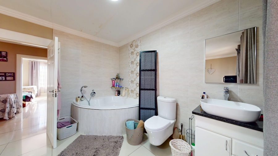 2 Bedroom Property for Sale in Beyers Park Gauteng