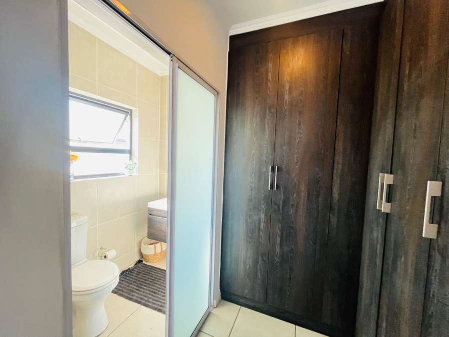 To Let 1 Bedroom Property for Rent in Petervale Gauteng
