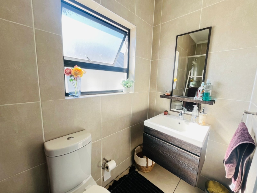 To Let 1 Bedroom Property for Rent in Petervale Gauteng
