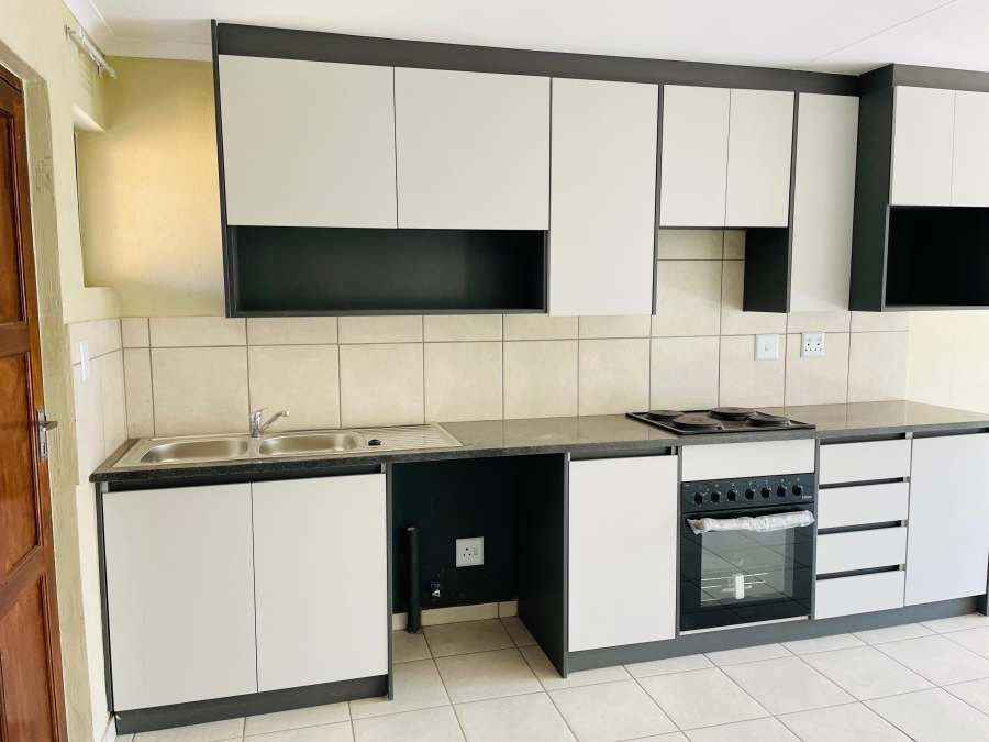 To Let 3 Bedroom Property for Rent in Cloverdene Gauteng
