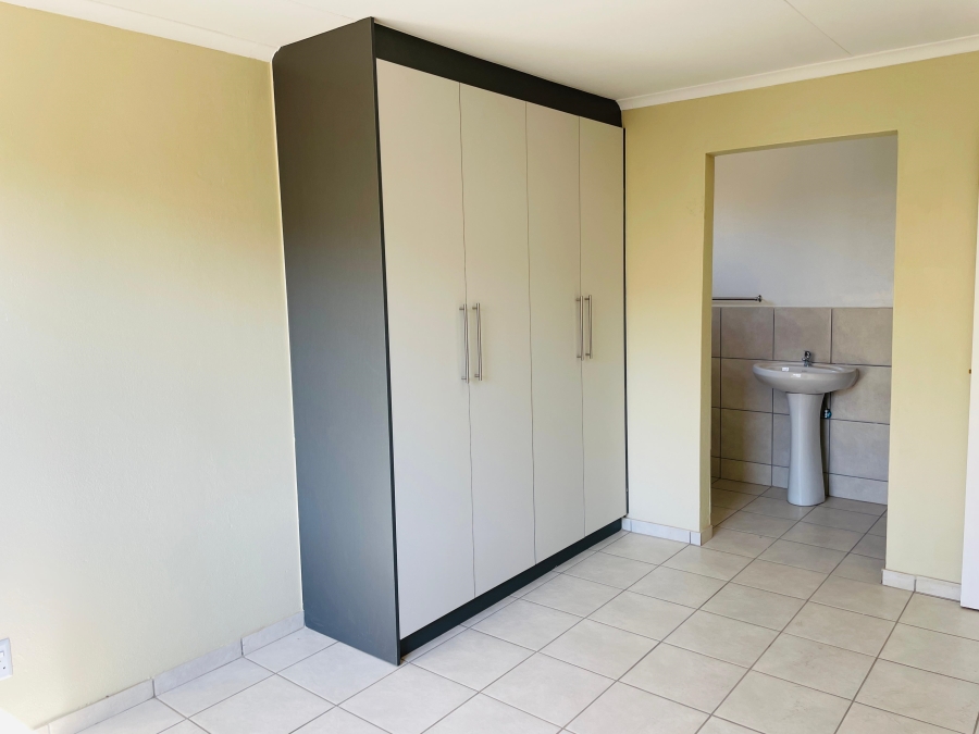 To Let 3 Bedroom Property for Rent in Cloverdene Gauteng