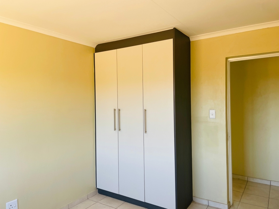 To Let 3 Bedroom Property for Rent in Cloverdene Gauteng