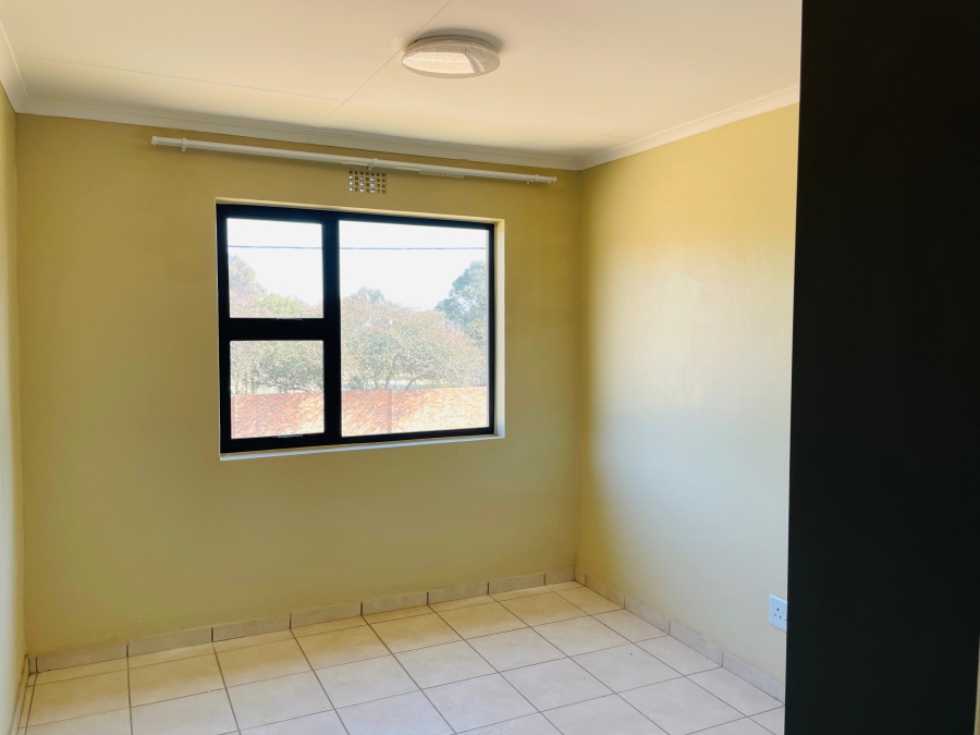 To Let 3 Bedroom Property for Rent in Cloverdene Gauteng