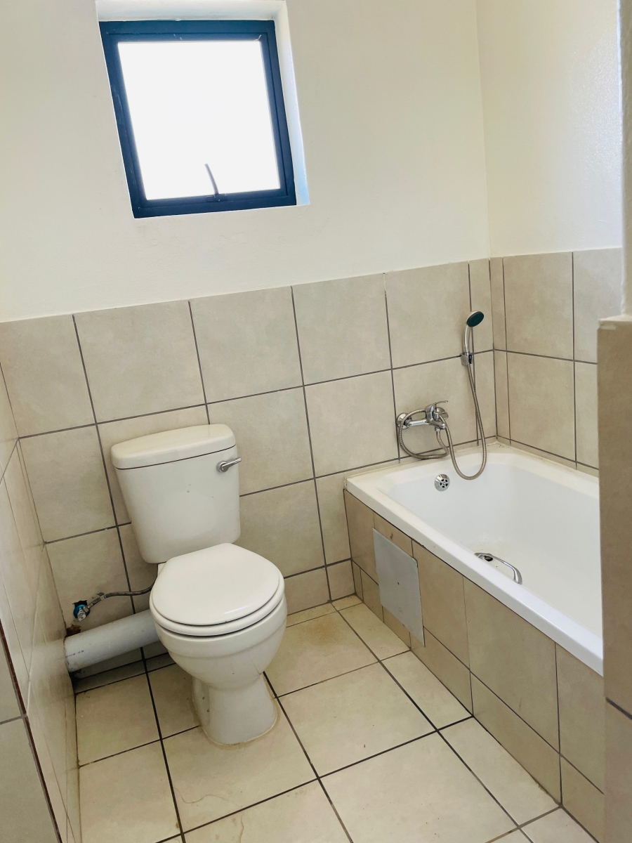 To Let 3 Bedroom Property for Rent in Cloverdene Gauteng