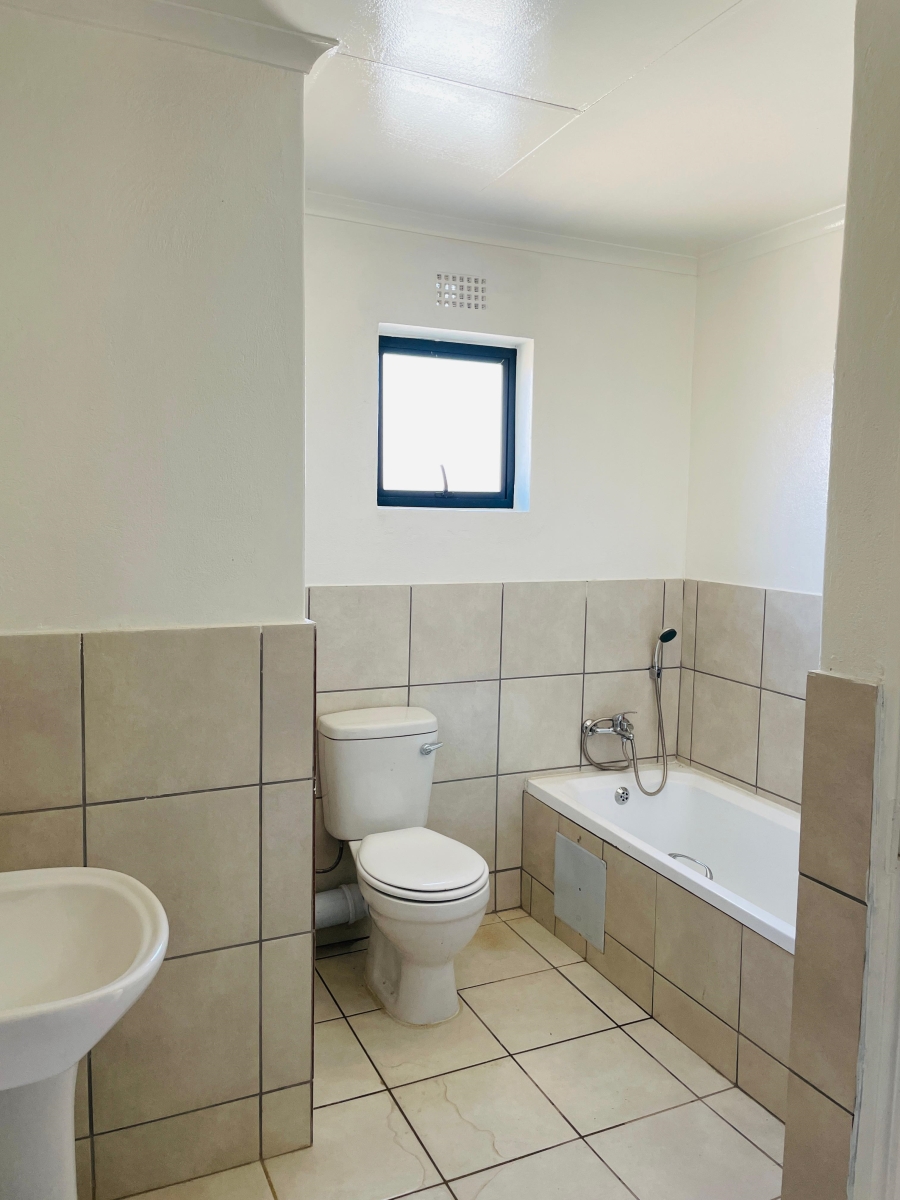 To Let 3 Bedroom Property for Rent in Cloverdene Gauteng