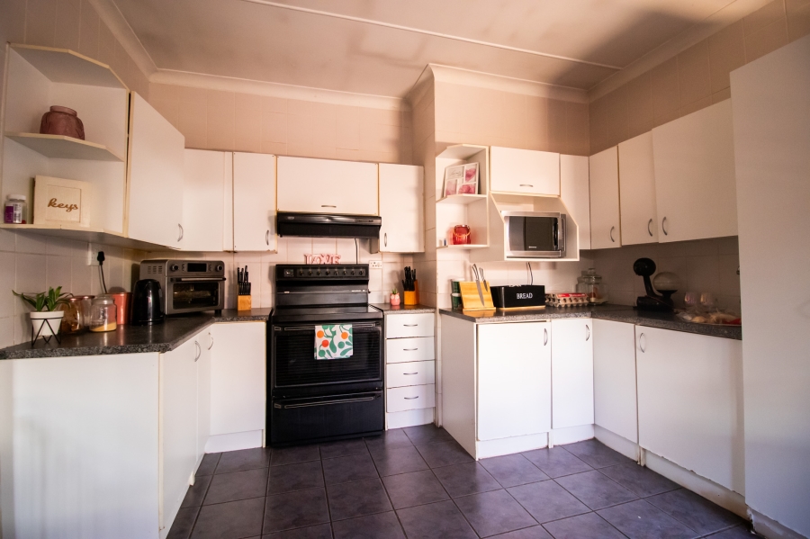 3 Bedroom Property for Sale in Queenswood Gauteng