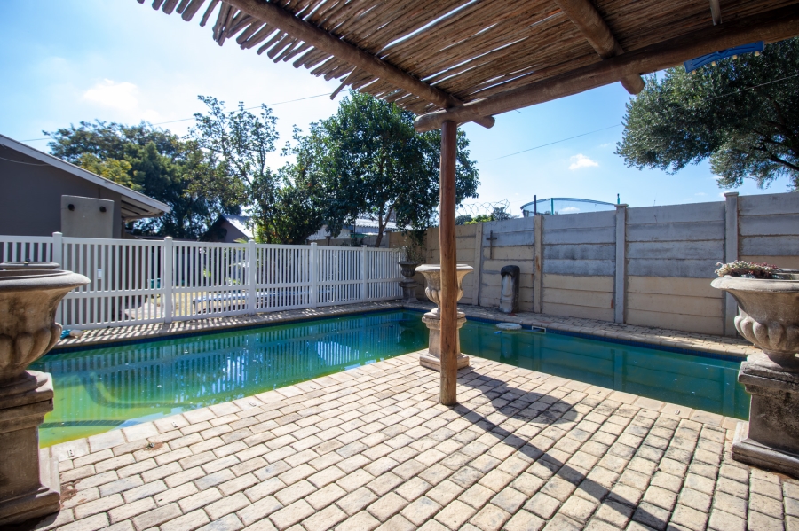 3 Bedroom Property for Sale in Queenswood Gauteng