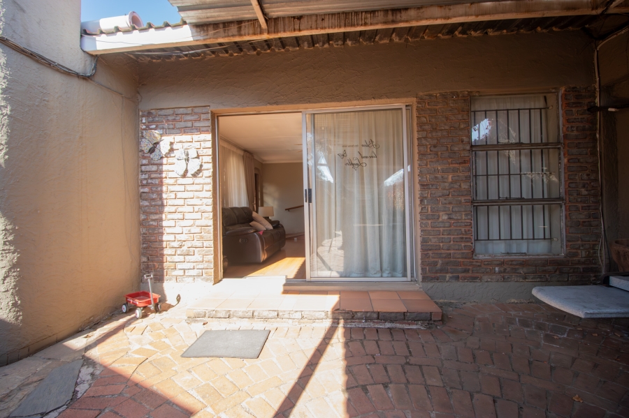 3 Bedroom Property for Sale in Queenswood Gauteng