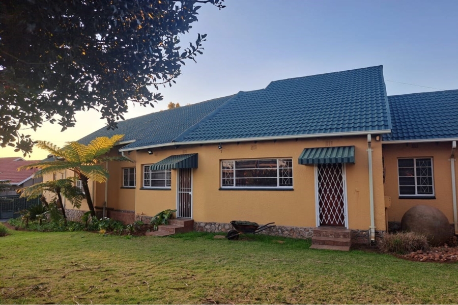 4 Bedroom Property for Sale in Roodekrans Gauteng