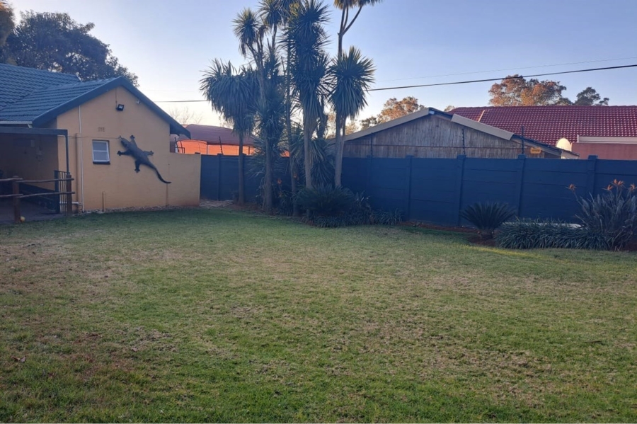 4 Bedroom Property for Sale in Roodekrans Gauteng