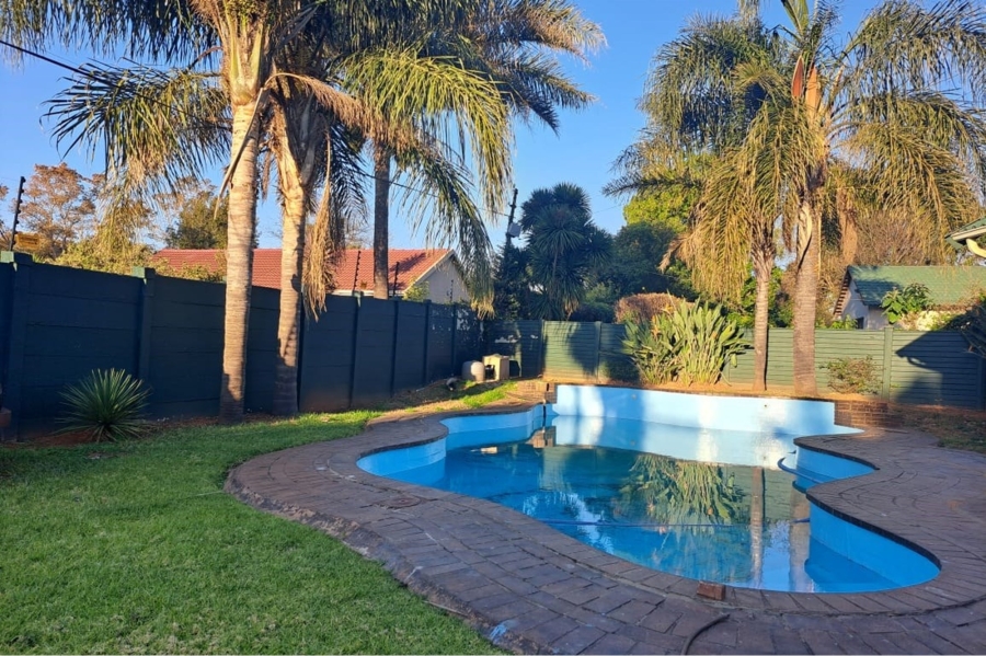 4 Bedroom Property for Sale in Roodekrans Gauteng