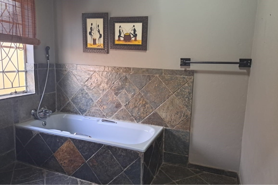 4 Bedroom Property for Sale in Roodekrans Gauteng