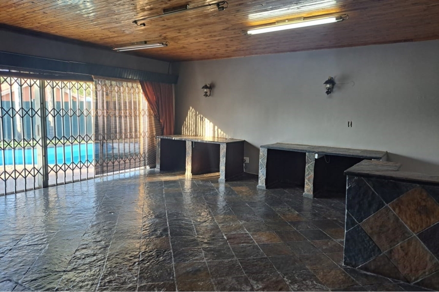 4 Bedroom Property for Sale in Roodekrans Gauteng
