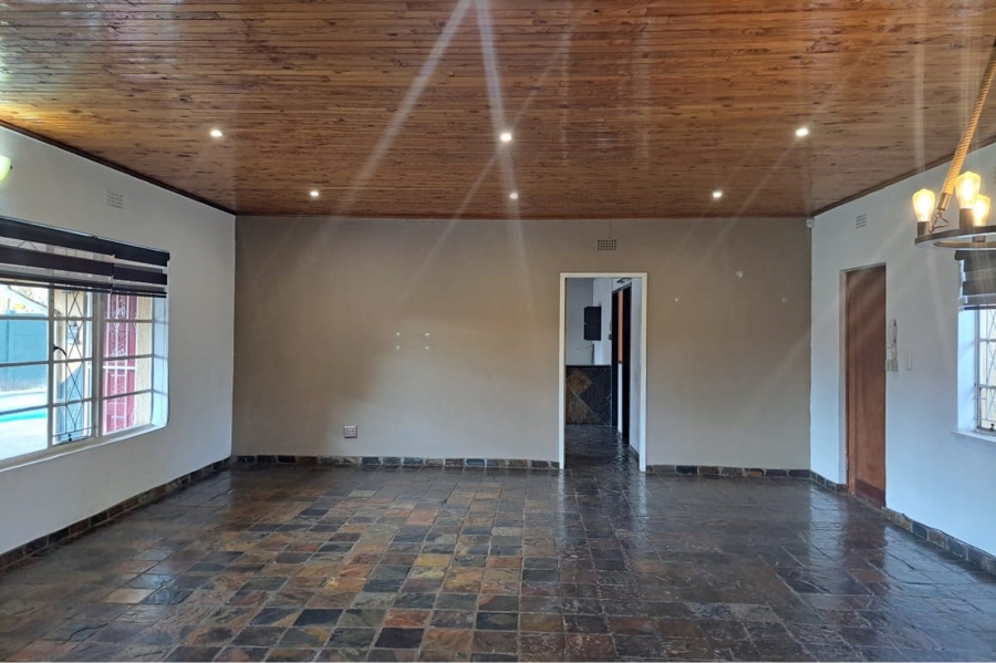 4 Bedroom Property for Sale in Roodekrans Gauteng
