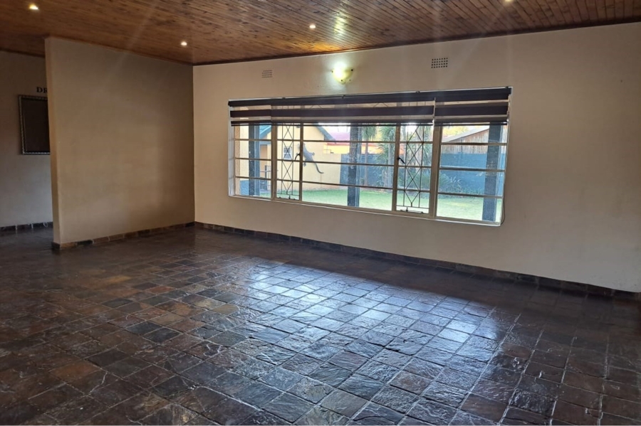 4 Bedroom Property for Sale in Roodekrans Gauteng