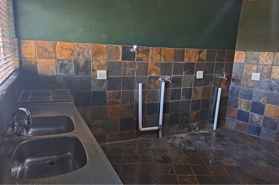 4 Bedroom Property for Sale in Roodekrans Gauteng